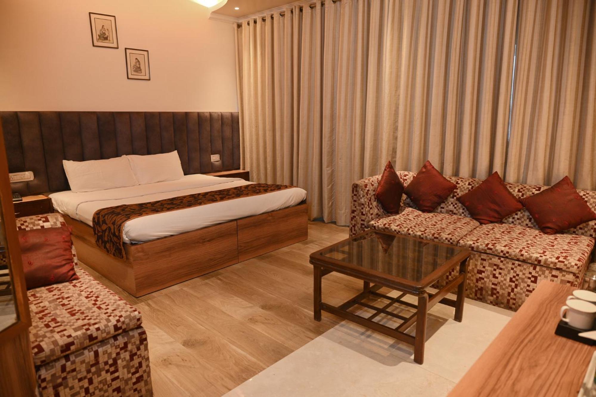 Jullundur & Restaurant 2* Chandigarh
