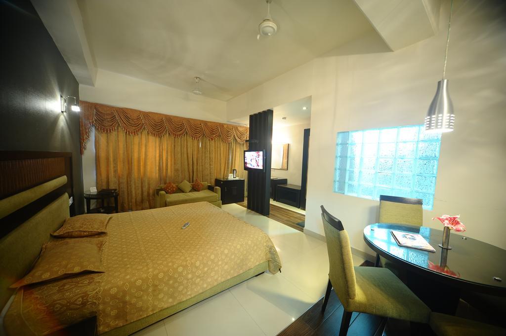 Jullundur & Restaurant Hotel Chandigarh